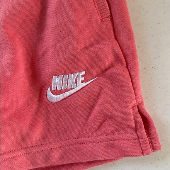 coral large nike shorts - Picture 2 of 4